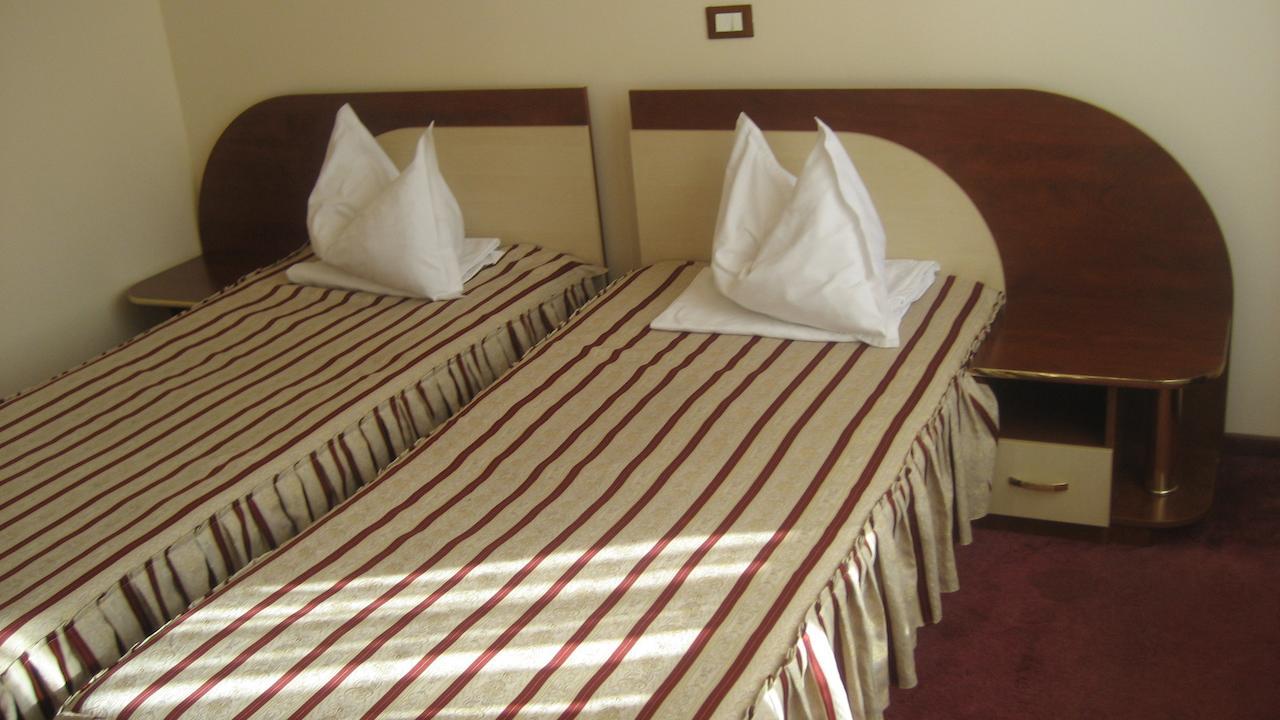 Hotel Palace Тиргу-Жіу Екстер'єр фото