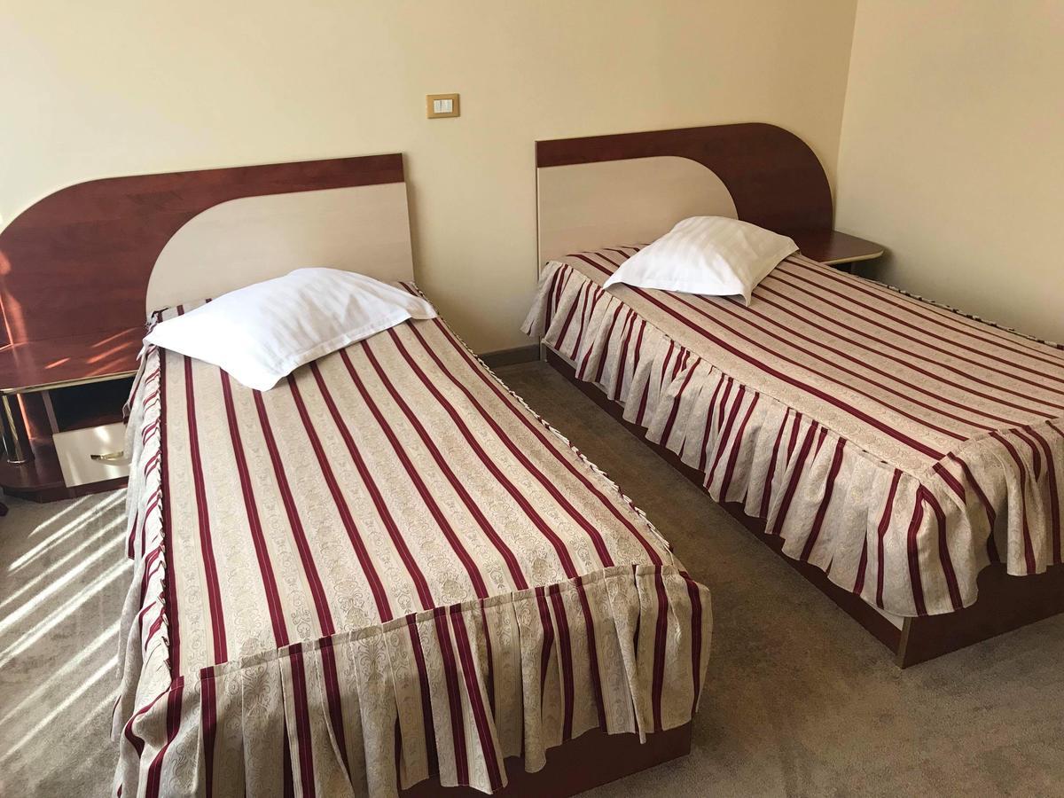 Hotel Palace Тиргу-Жіу Екстер'єр фото