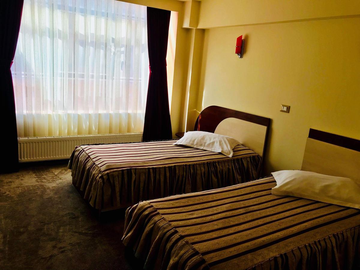 Hotel Palace Тиргу-Жіу Екстер'єр фото